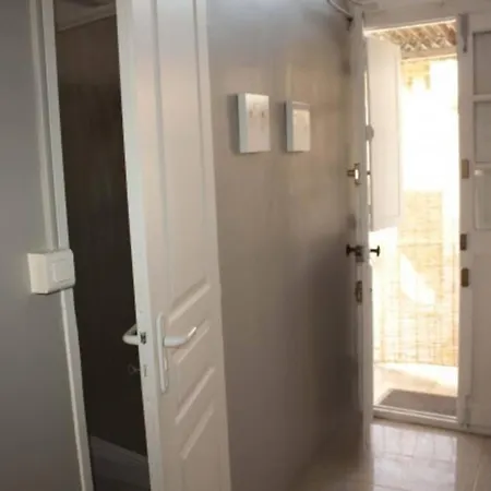F1 37m² Hyper Centre Face Au Marche Apartment