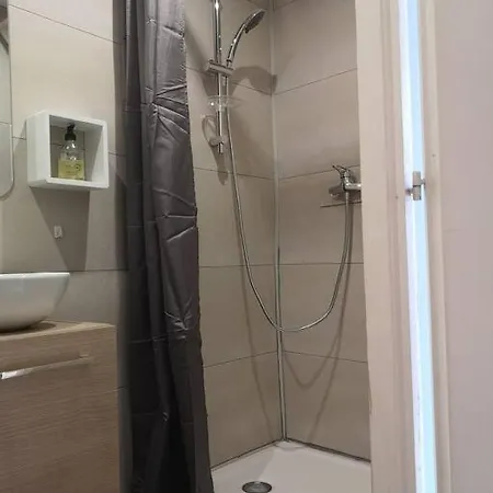 F1 37m² Hyper Centre Face Au Marche Apartment *